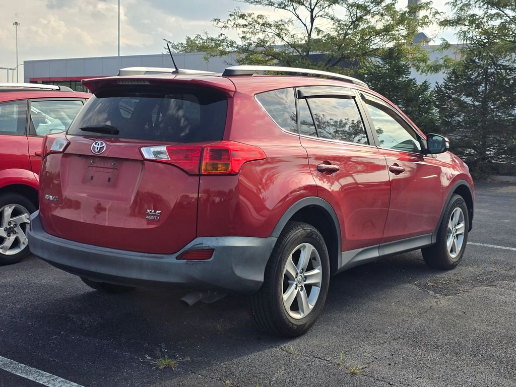 Used 2013 Red Toyota XLE image 7
