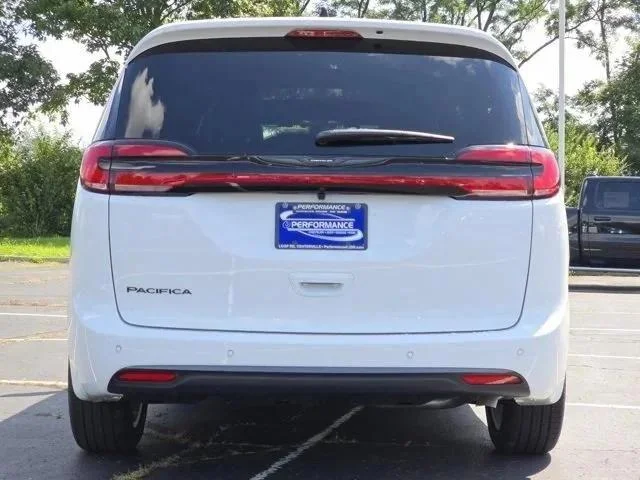 2026 Chrysler Pacifica Select - Photo 23