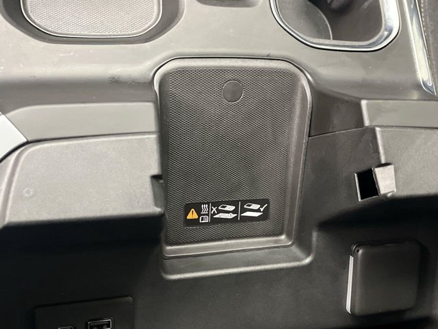 Used 2024 Summit White GMC Elevation image 27