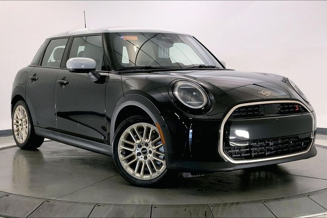2026 MINI 4 Door Iconic