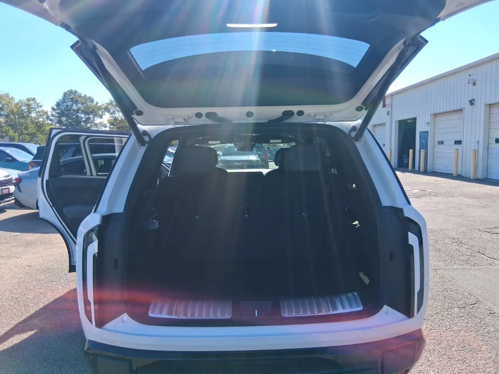 Used 2027 White Kia X-Line SX image 22