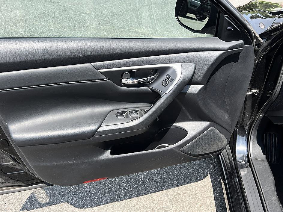 Used 2018 Super Black Nissan 2.5 SL image 19