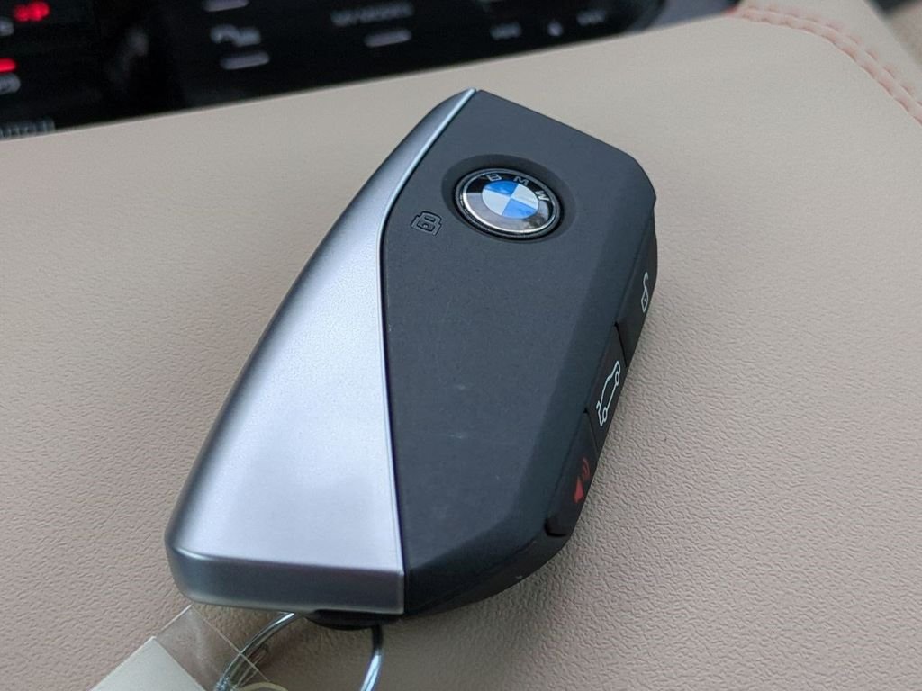 New 2026 Tanzanite Blue II Metallic BMW 30 xDrive image 30