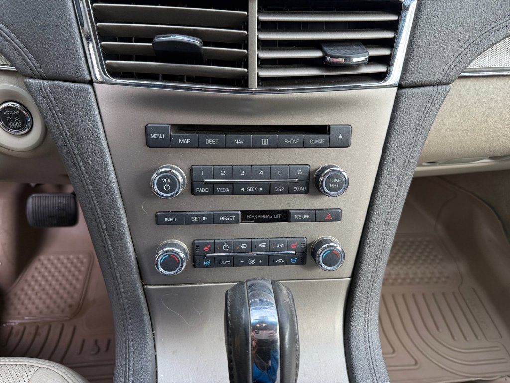 Used 2011 White Lincoln EcoBoost image 23