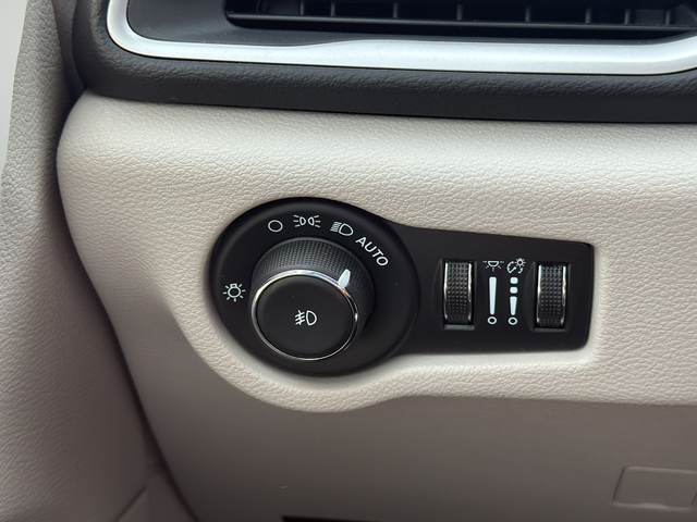 Used 2024 White Chrysler Touring L image 30