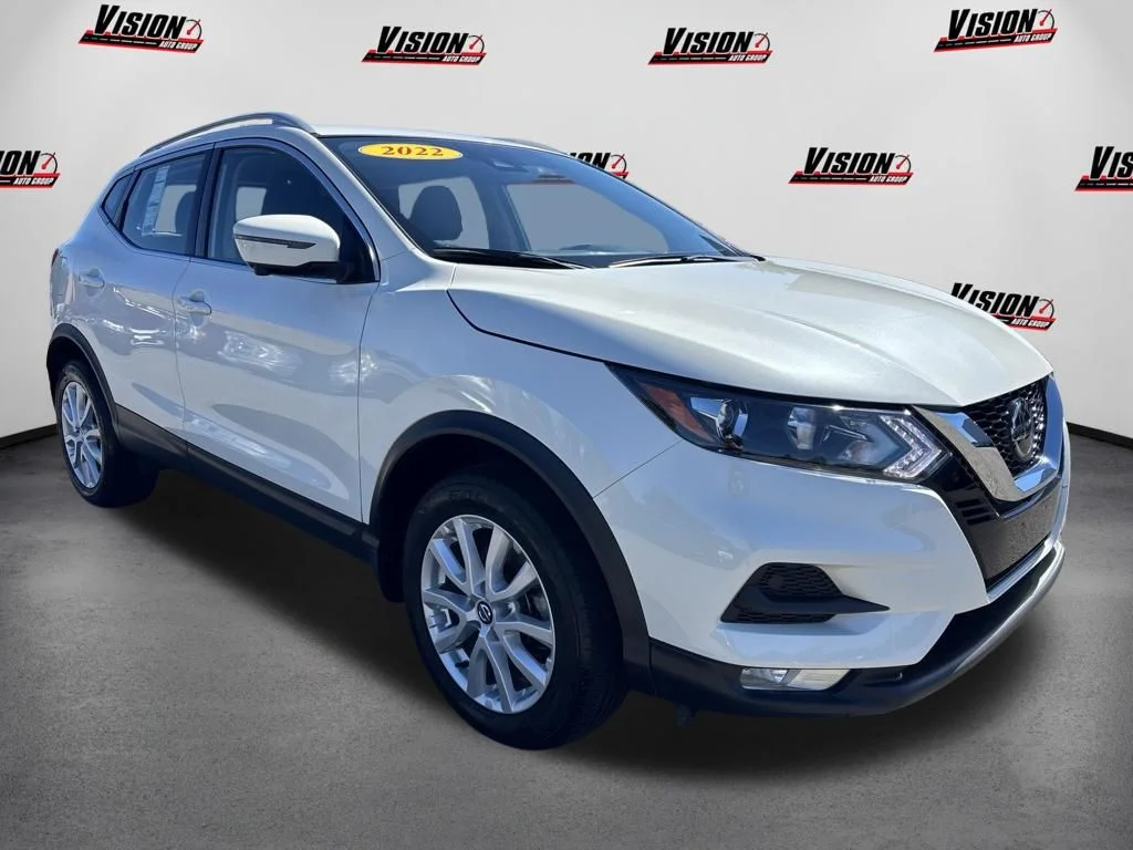 Used 2022 White Nissan SV image 3