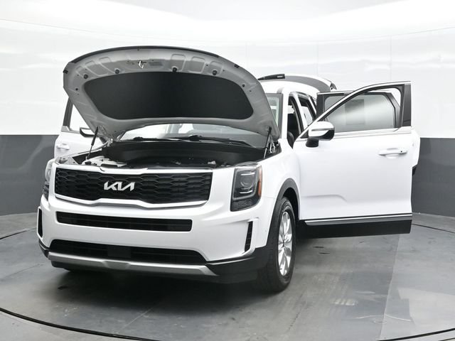 Used 2022 White Kia LX image 30