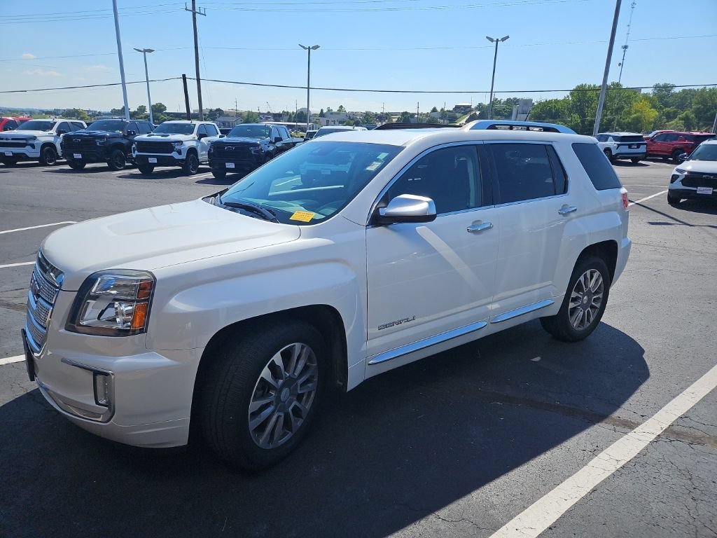 Used 2016 WHITE FROST TRICOAT GMC Denali image 1