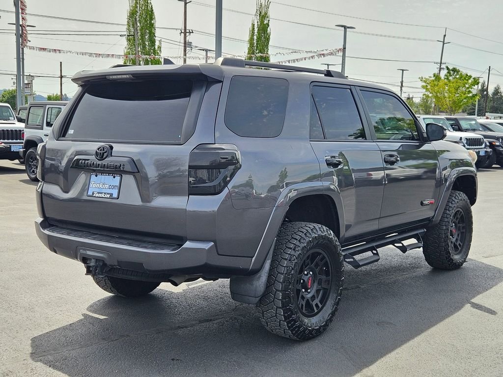 Used 2021 Midnight Black Metallic Toyota Venture image 6