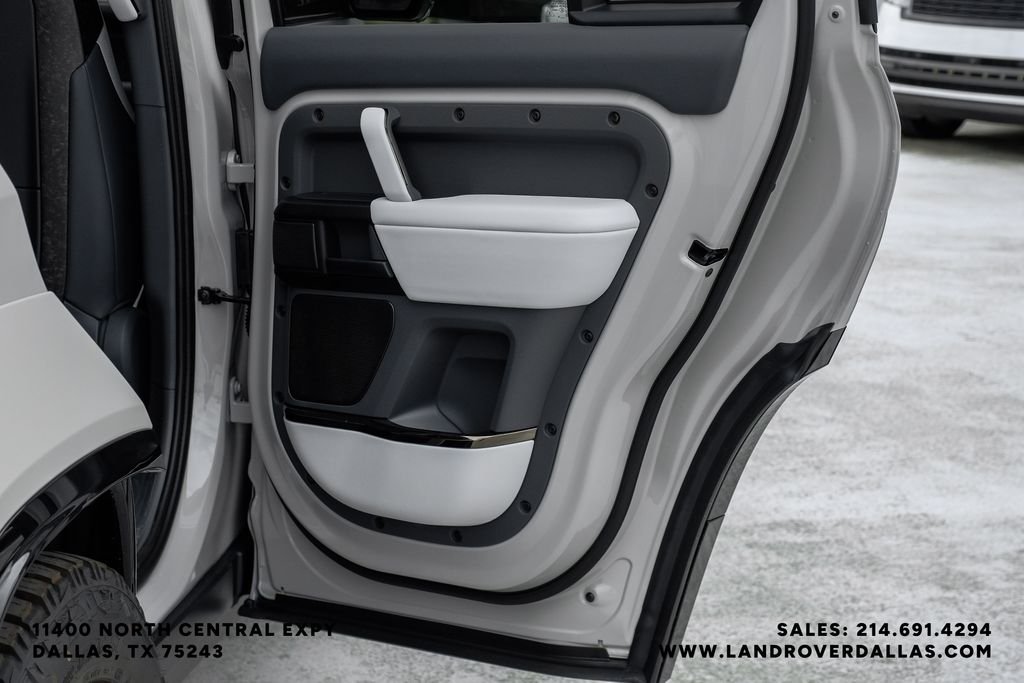 New 2026 Borasco Grey Metallic Land Rover OCTA image 51