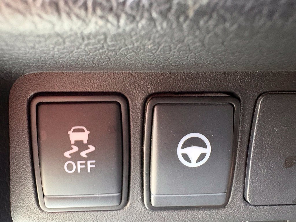 Used 2022 White Nissan SV image 26