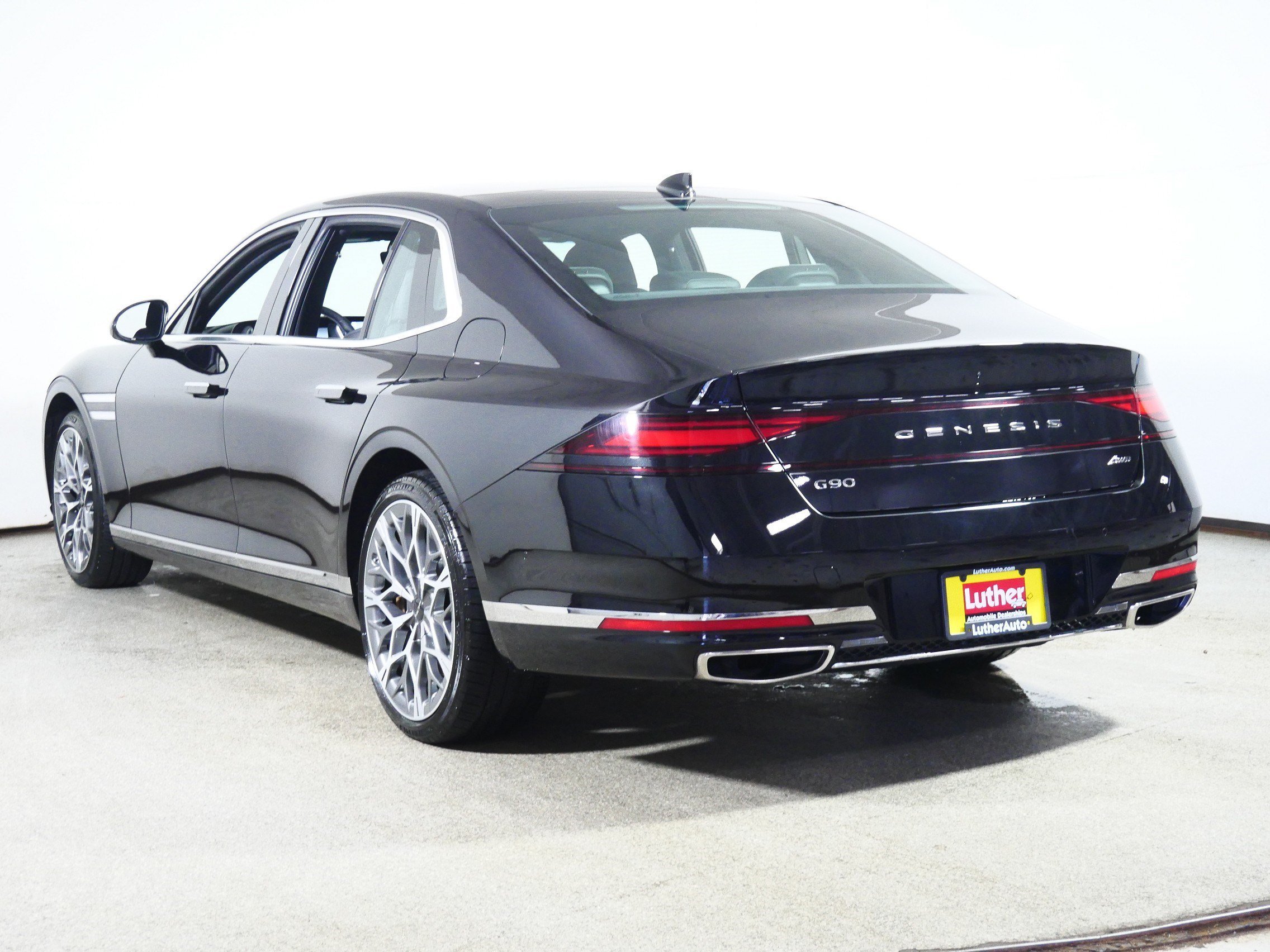 Certified Used 2024 Vik Black Genesis e-SC image 5