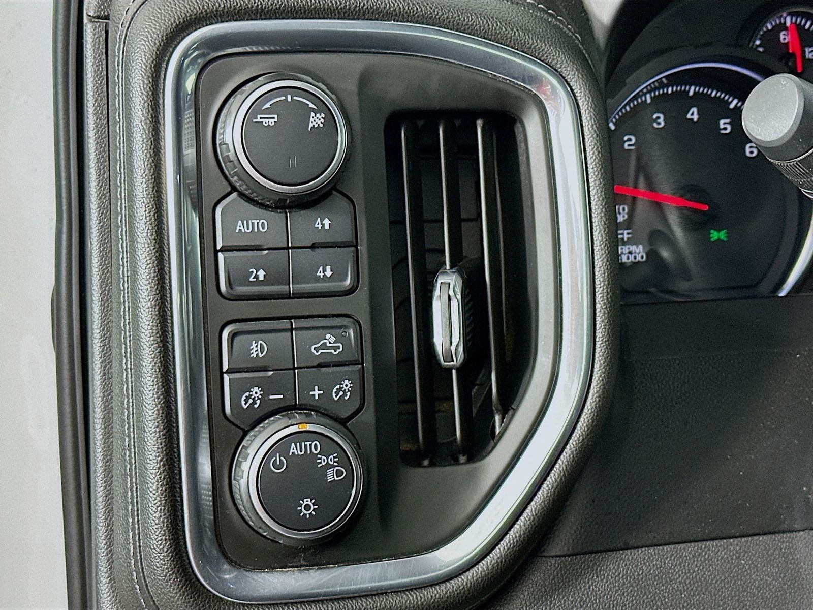 Used 2019 Summit White Chevrolet LT Trail Boss image 11