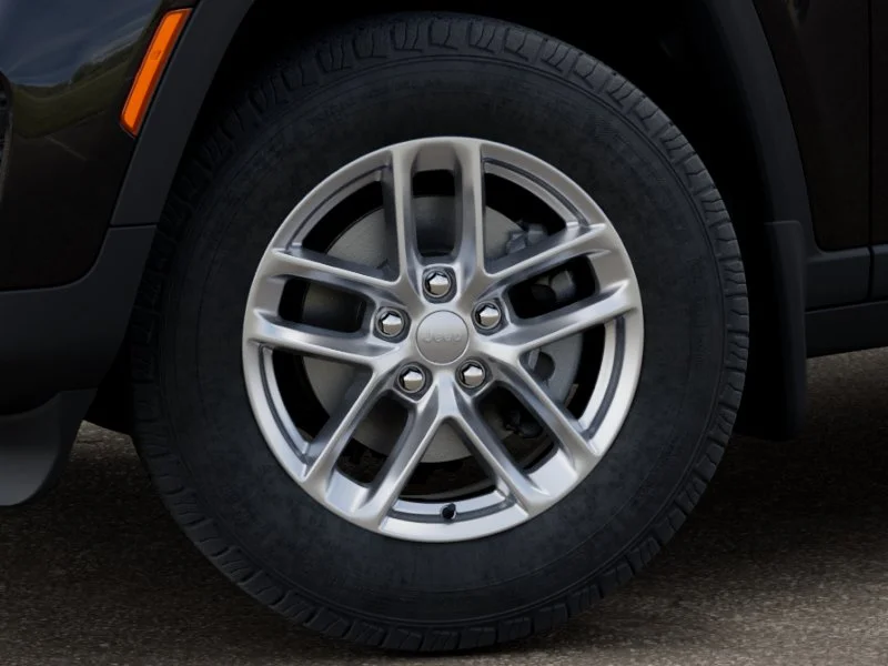 New 2026 Diamond Black Crystal Pearl-Coat Exterior Paint Jeep Laredo image 8
