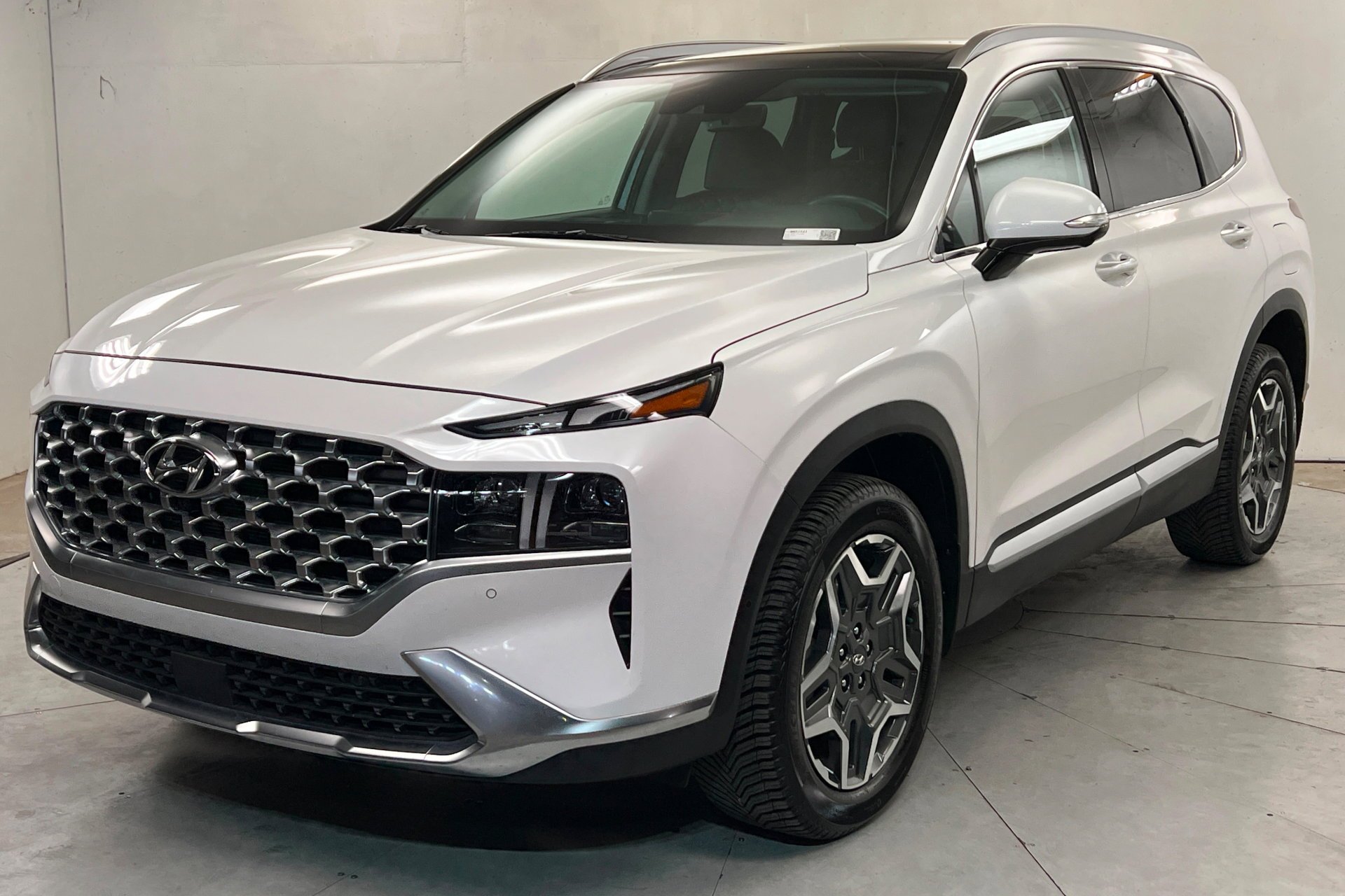 Used 2022 Quartz White Hyundai Limited image 1