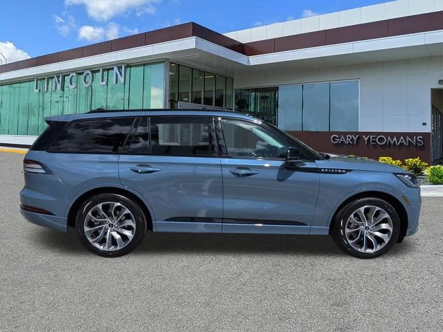 New 2026 Blue Lincoln Premiere image 3
