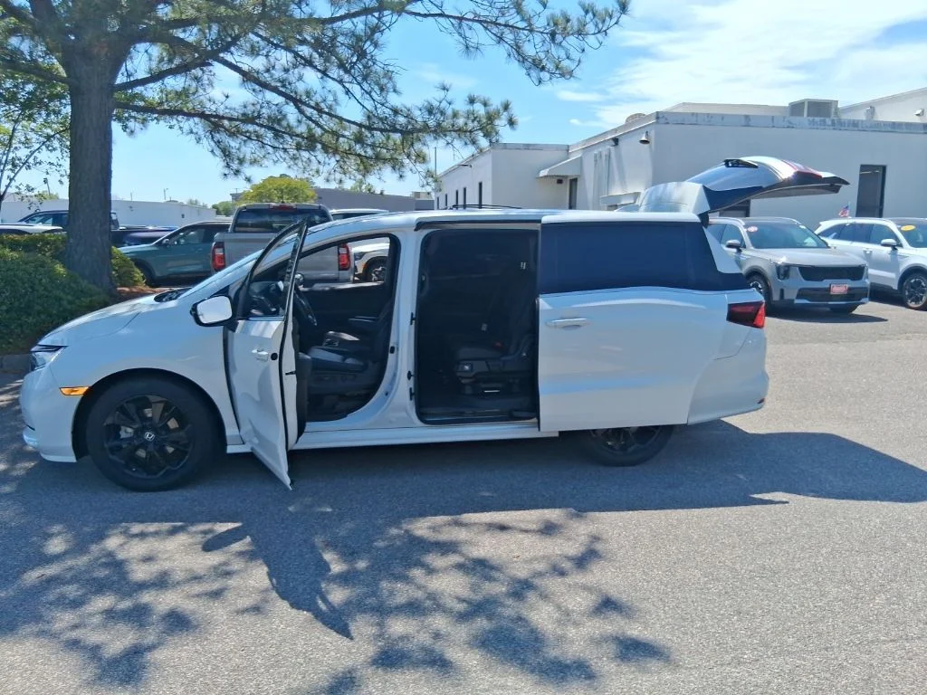 Used 2023  Honda Sport image 21