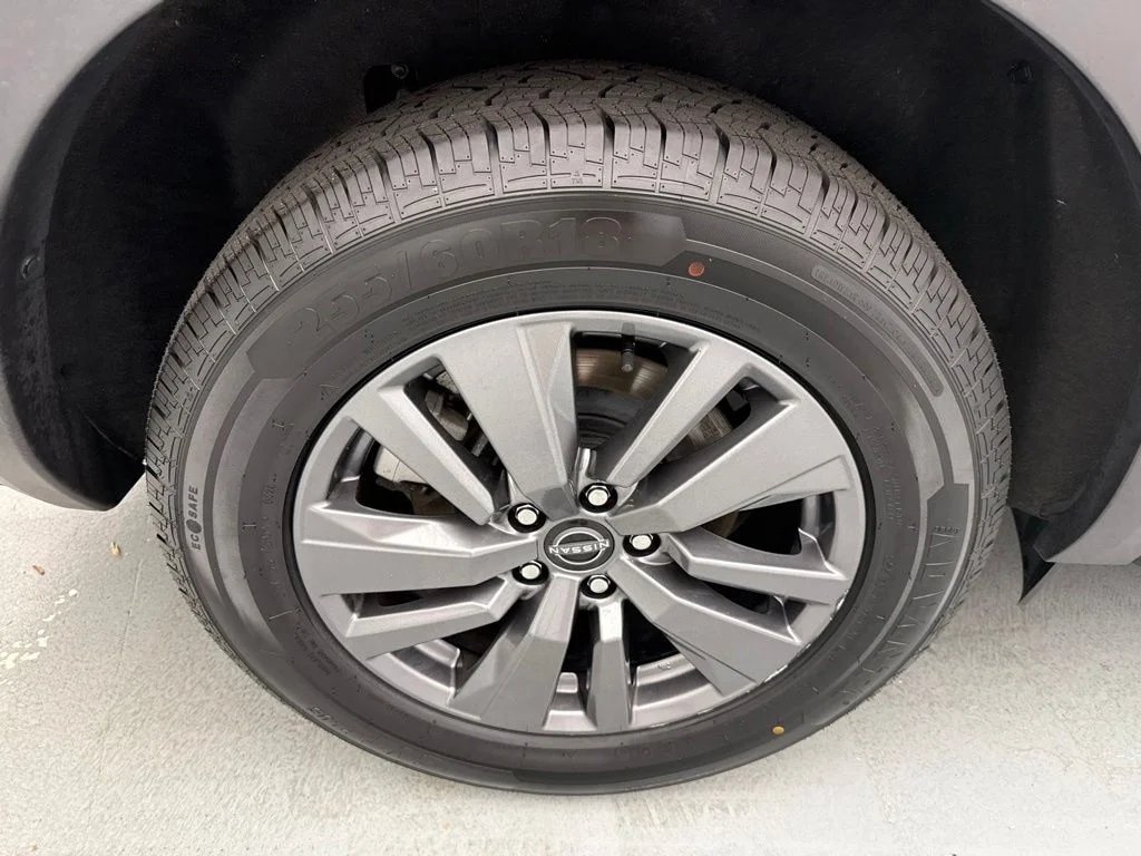 Used 2024 Gray Nissan SV image 12