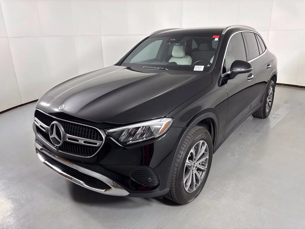Used 2025 White Mercedes-Benz GLC 300 image 4