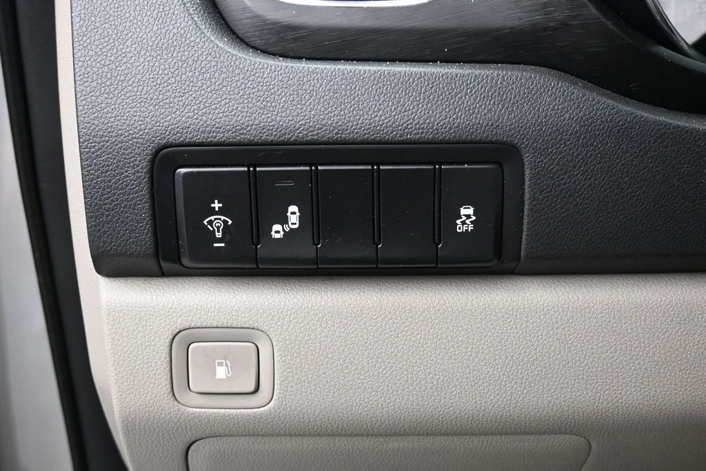 Used 2021 Silky Silver Kia EX image 16
