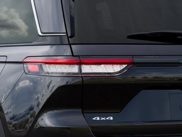 New 2026 Diamond Black Crystal Pearl-Coat Exterior Paint Jeep Laredo X image 49