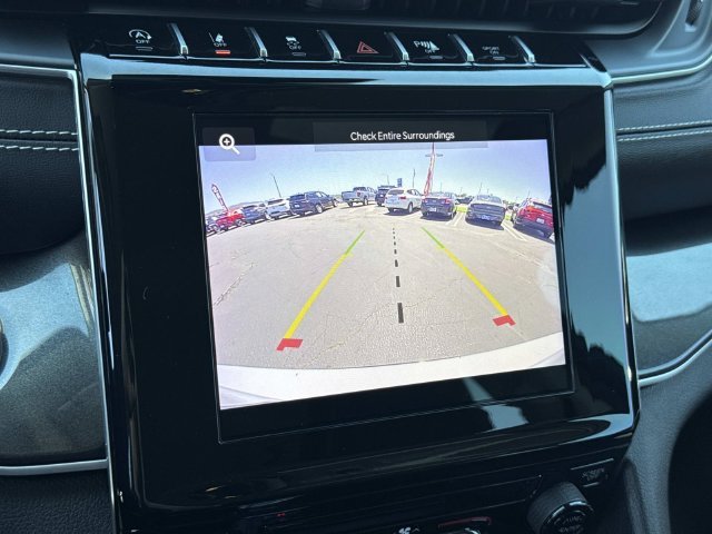 Used 2023 Silver Jeep Laredo image 18