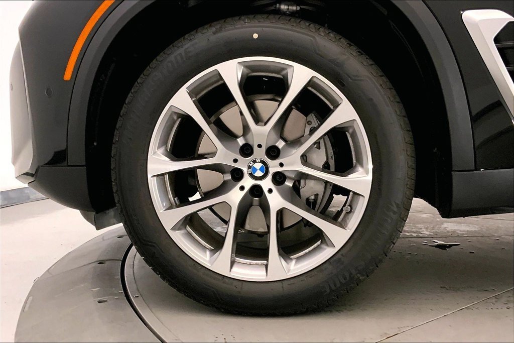 Used 2026 Black Sapphire Metallic BMW  image 9