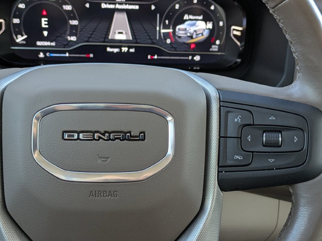 Used 2022 White GMC Denali image 17