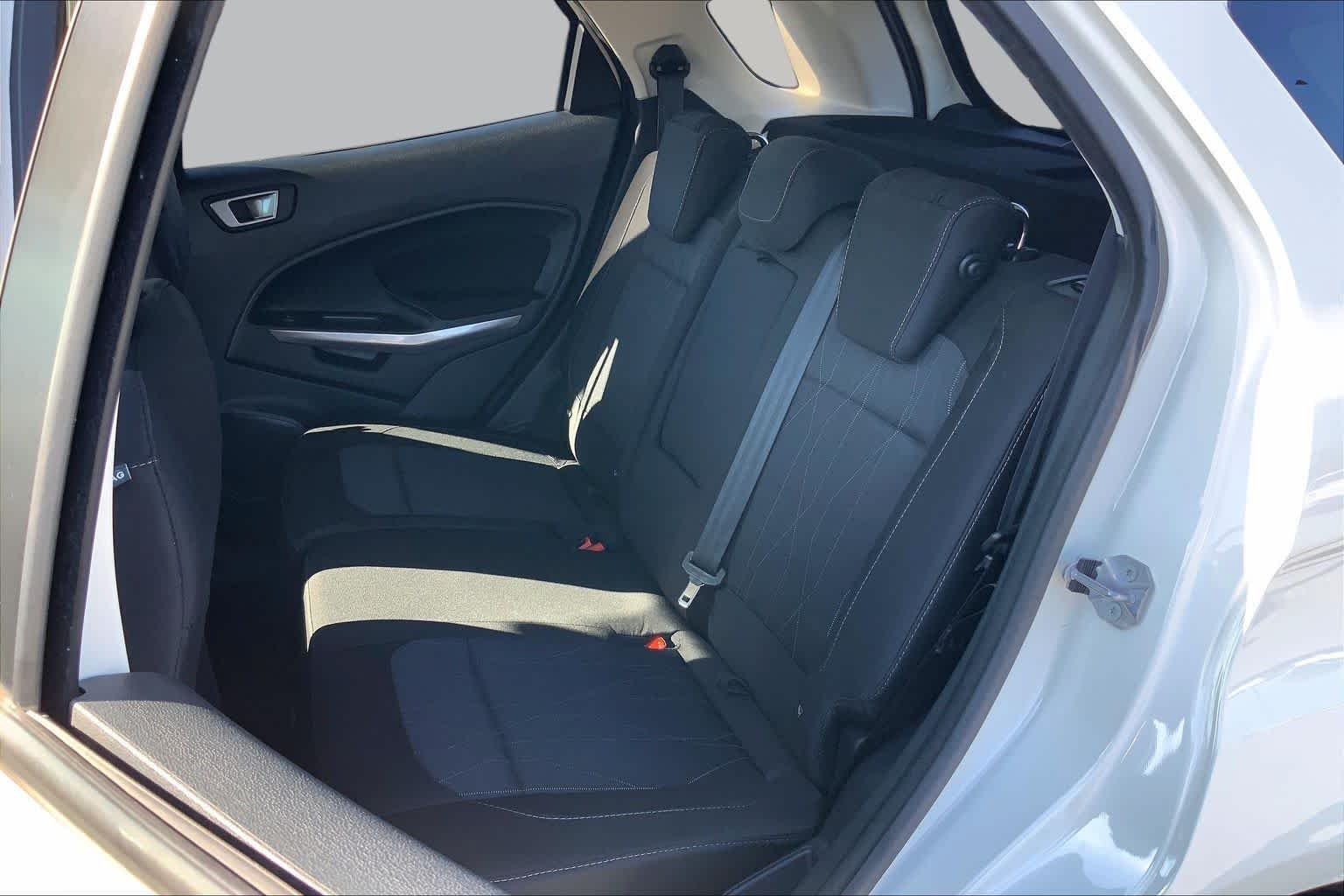 Used 2022 Diamond White Ford SE image 20