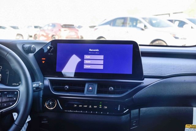 2026 Lexus UX Hybrid 300h Premium - Photo 17