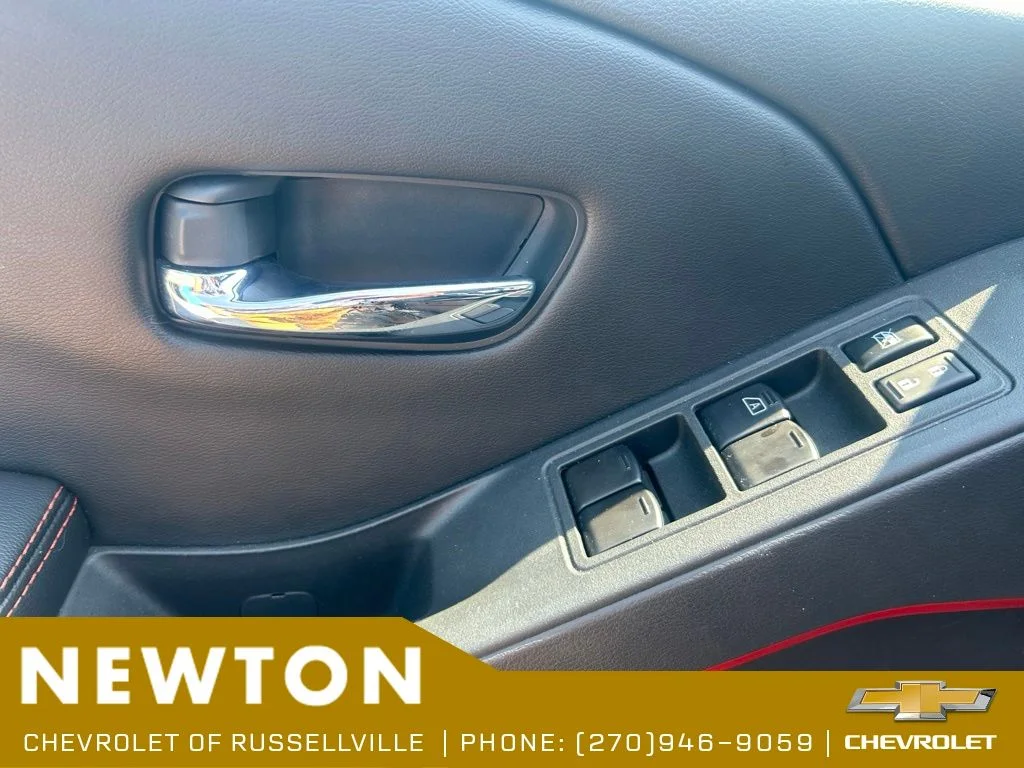 Used 2025 Black Nissan PRO-X image 9