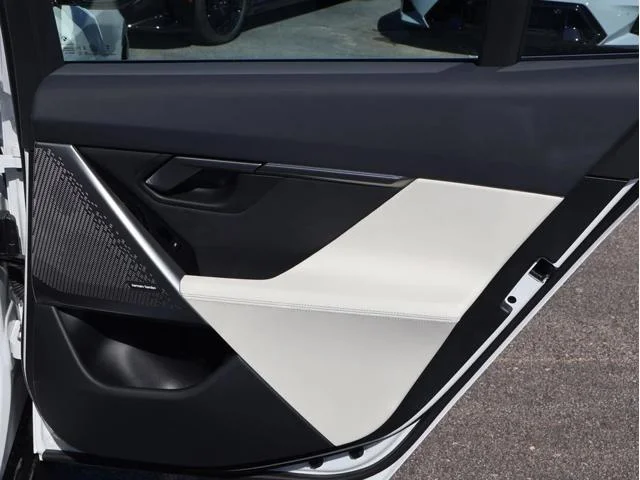 New 2026 Mineral White Metallic BMW 550e xDrive image 18