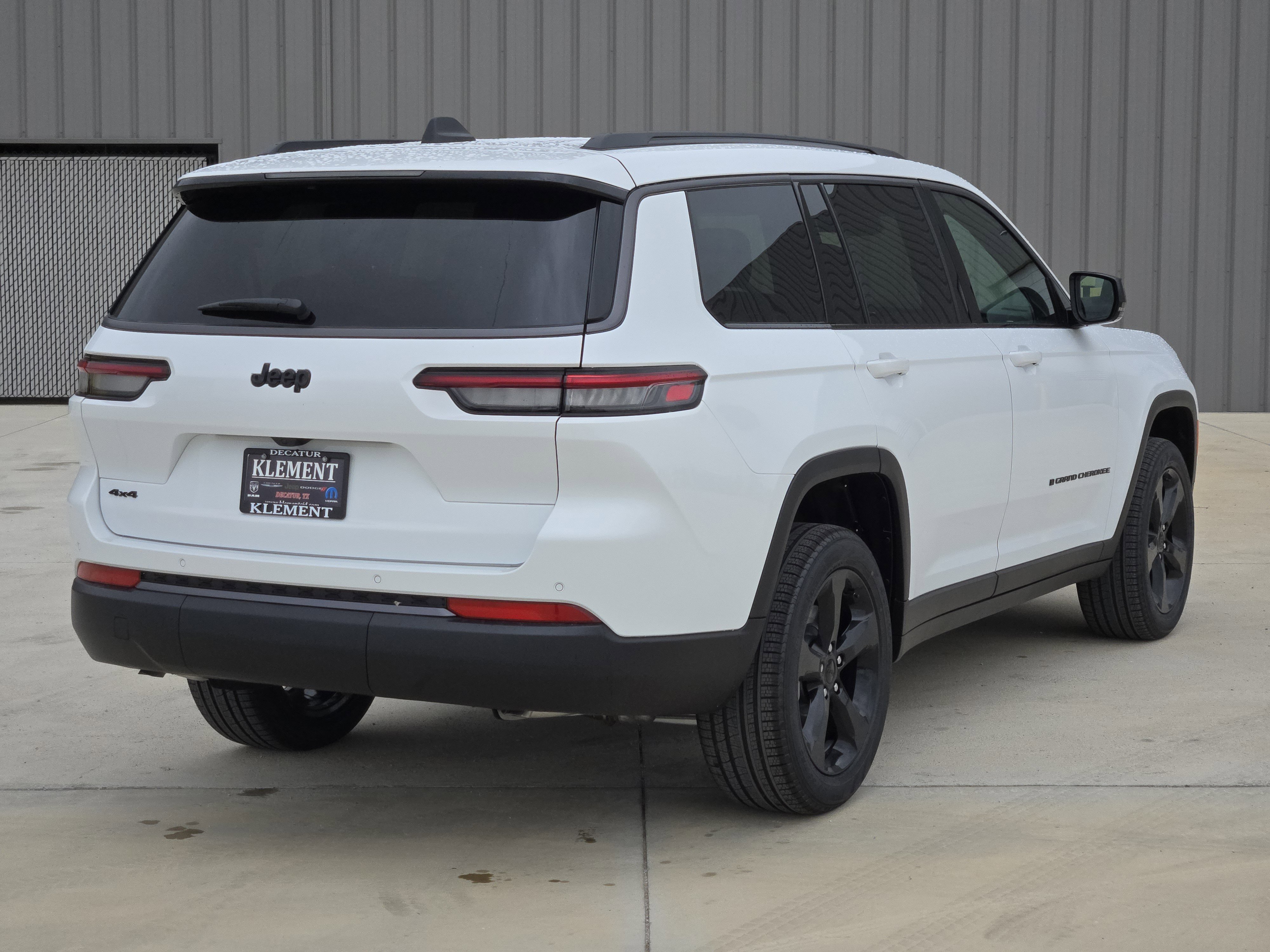 New 2026 Bright White Clear-Coat Exterior Paint Jeep Limited image 5