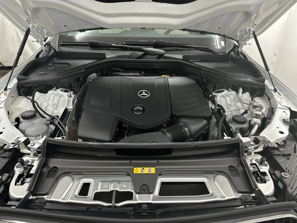 New 2027 White Mercedes-Benz GLC 300 image 12