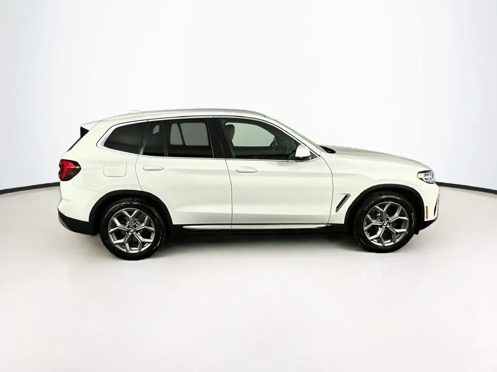 Used 2022 White BMW xDrive30i image 7