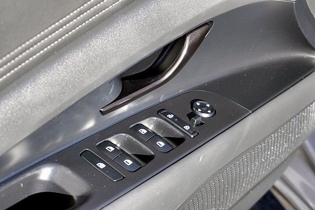 Used 2025 Gray Hyundai SEL Sport image 20