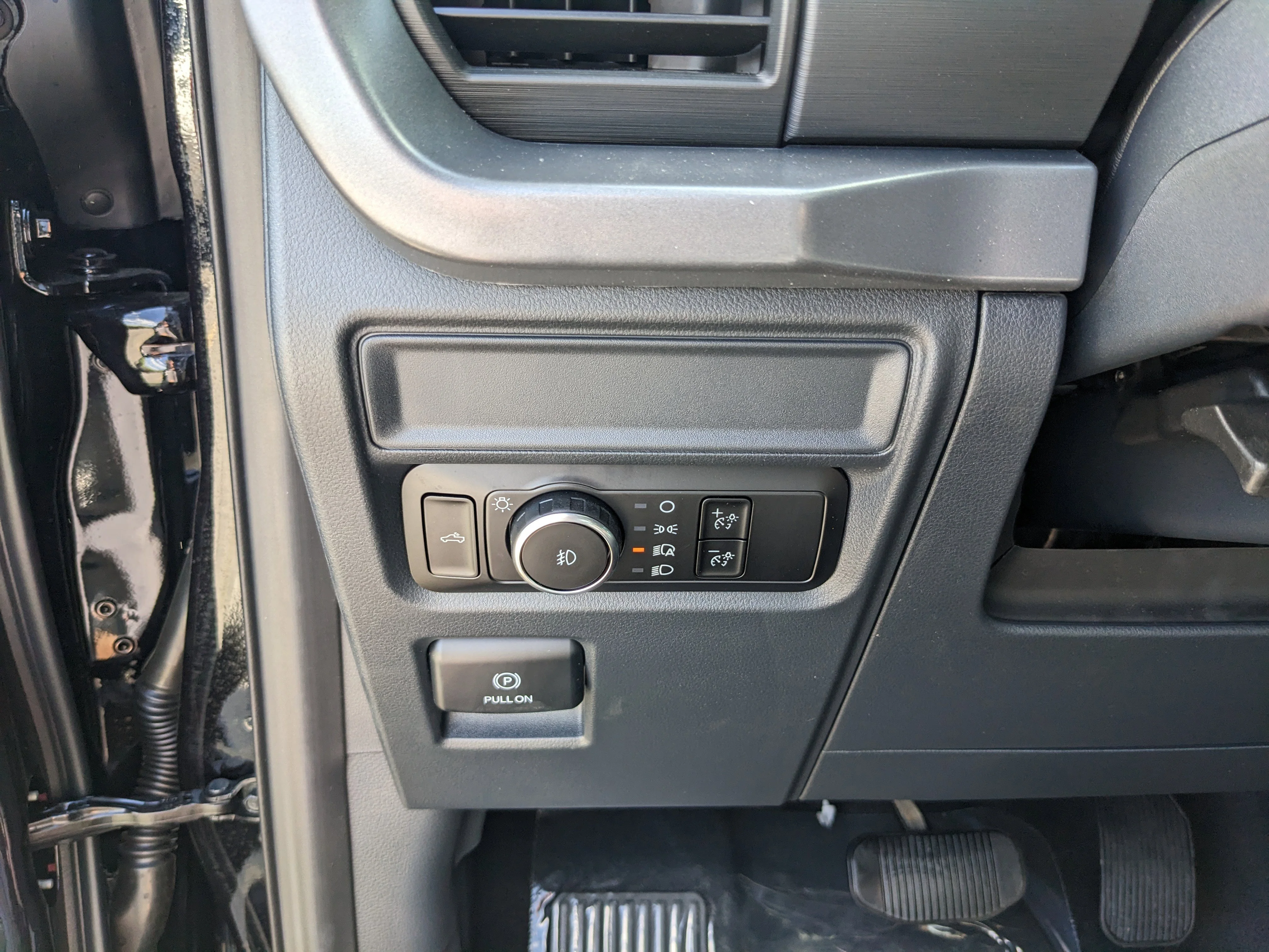 New 2026 Agate Black Metallic Ford XLT image 24