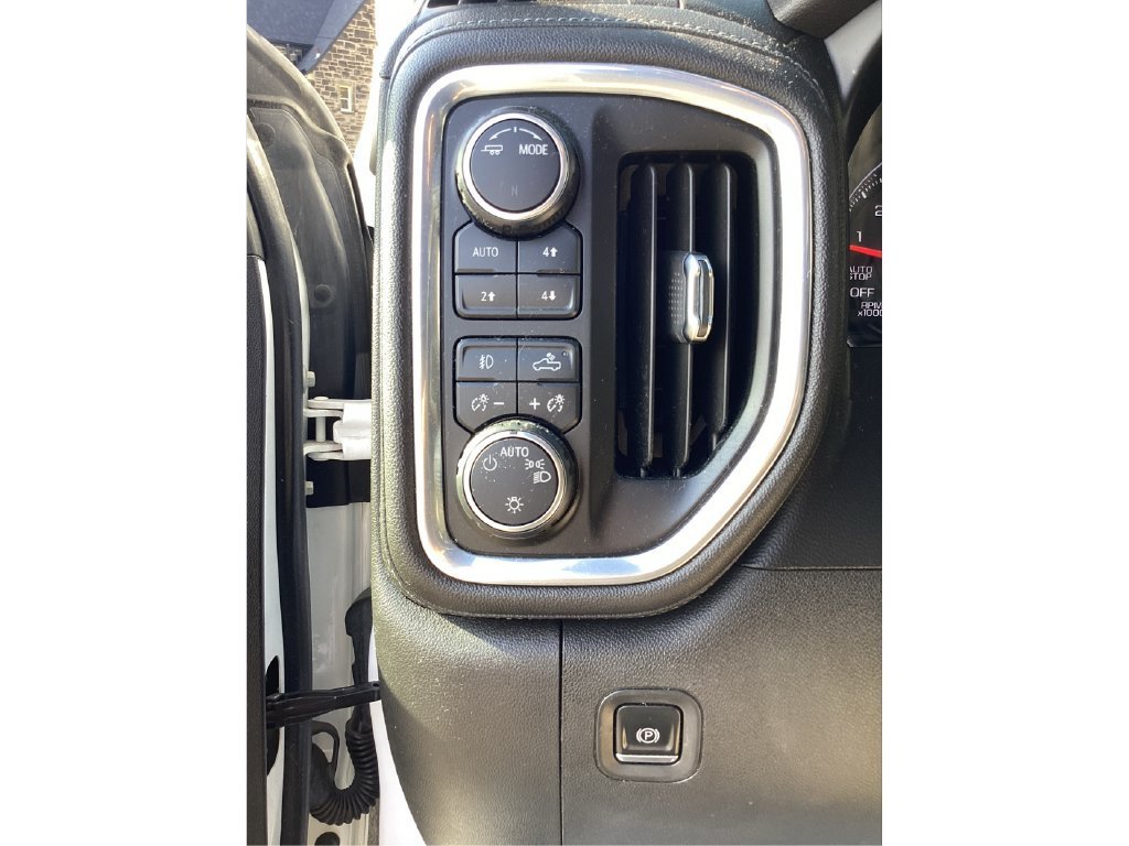 Used 2021 SUMMIT WHITE Chevrolet RST image 35