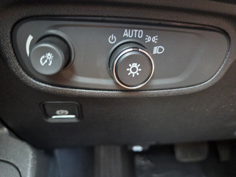 Used 2019 Gray GMC SLE image 12