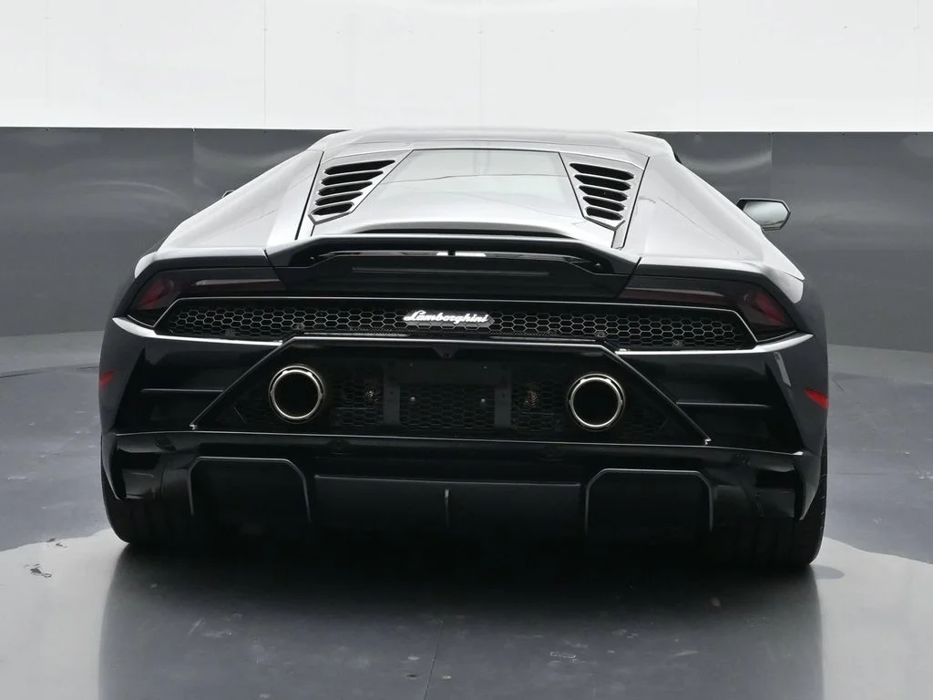 Used 2022  Lamborghini Base image 16