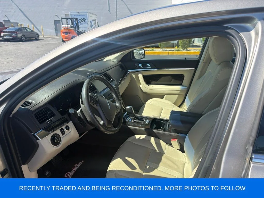 Used 2015 Gray Lincoln  image 2