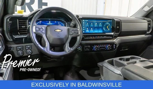 Used 2025 Summit White Chevrolet LT image 10