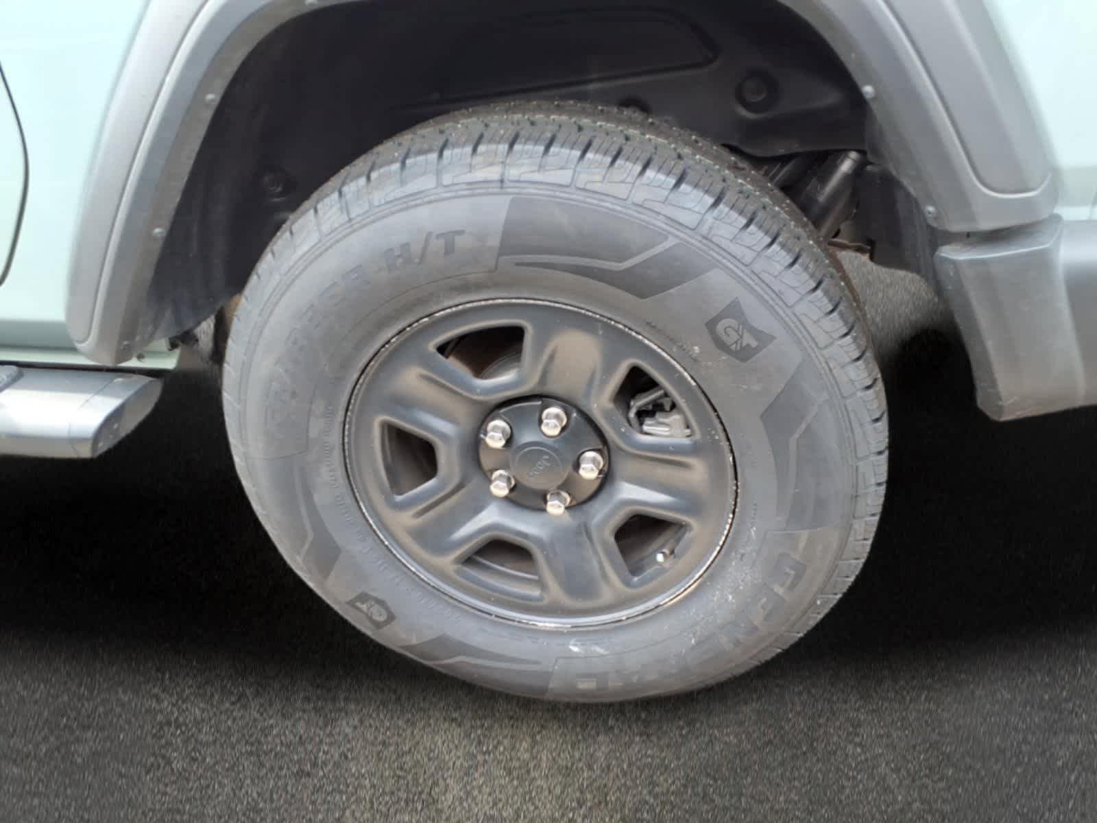 Used 2024 Earl Clearcoat Jeep Sport image 4