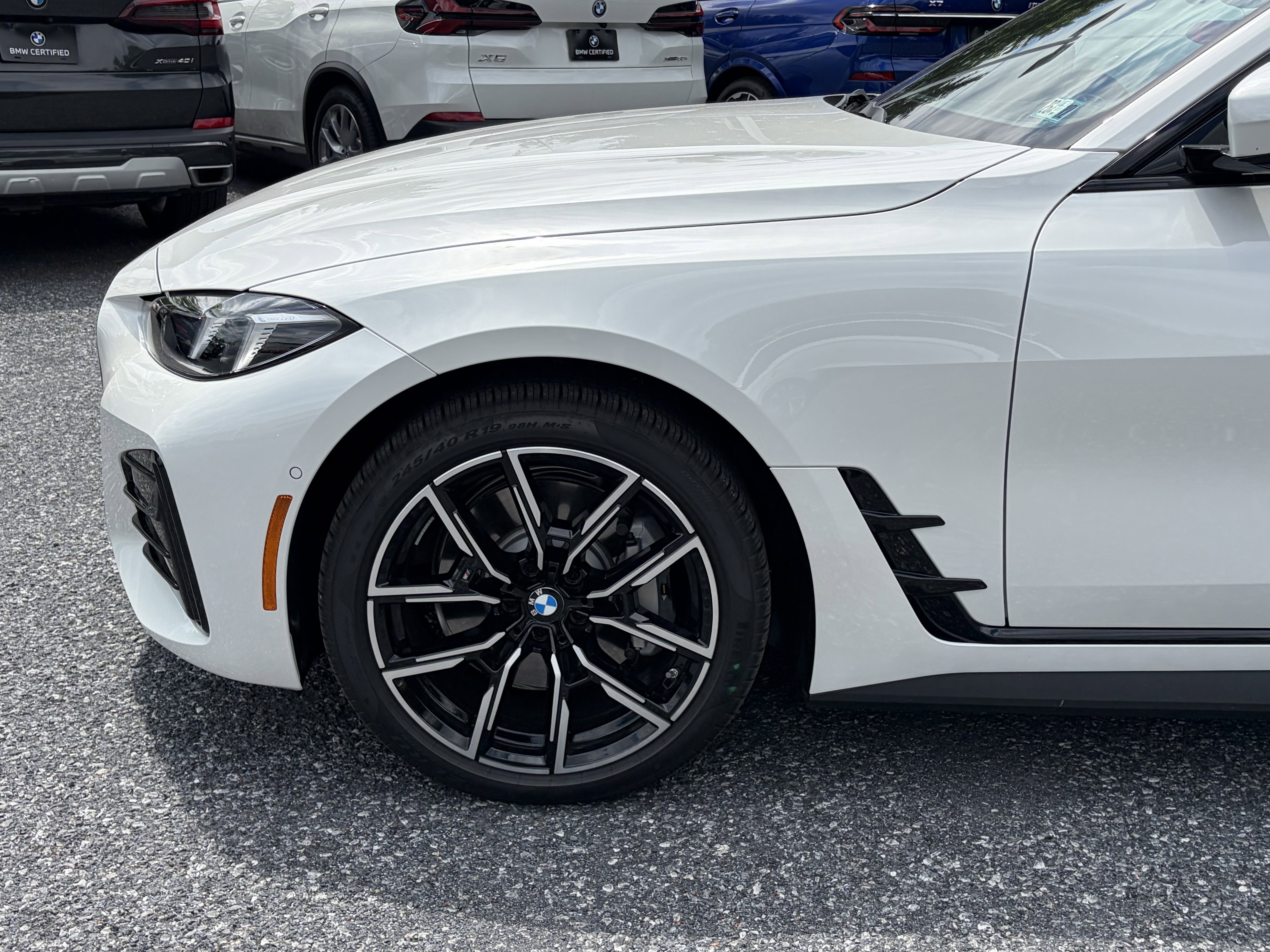 Used 2026 Mineral White Metallic BMW xDrive40 image 4