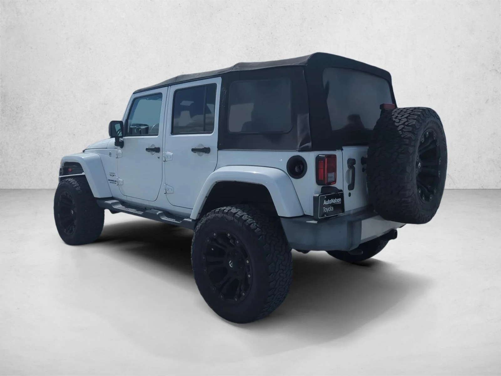 Used 2017 White JEEP  image 7