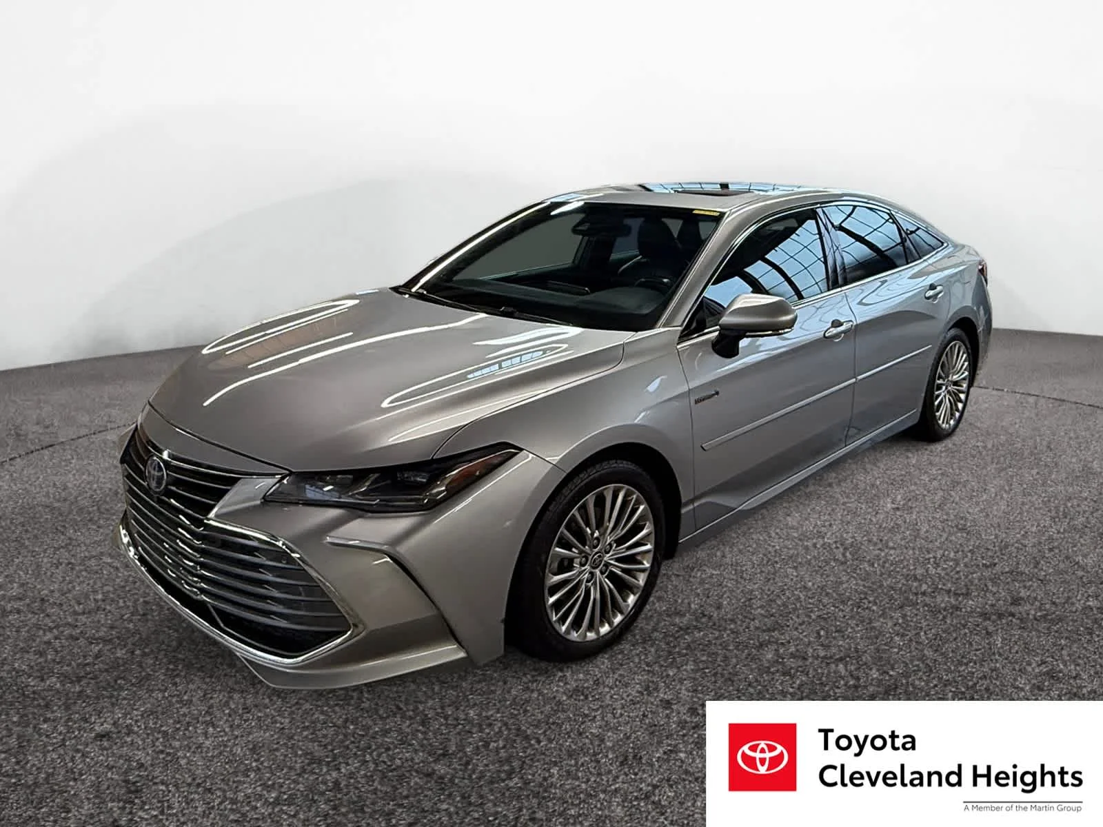 2021 Toyota Avalon Limited Hybrid's photo