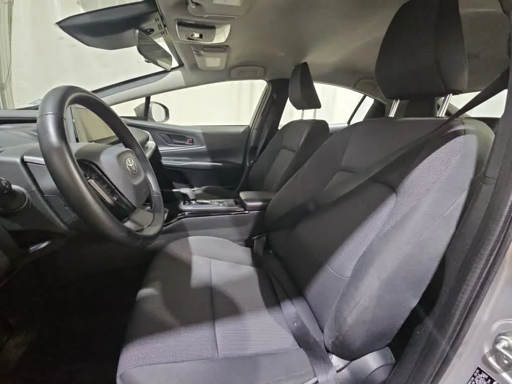 Used 2025 CUTTING EDGE Toyota LE image 11