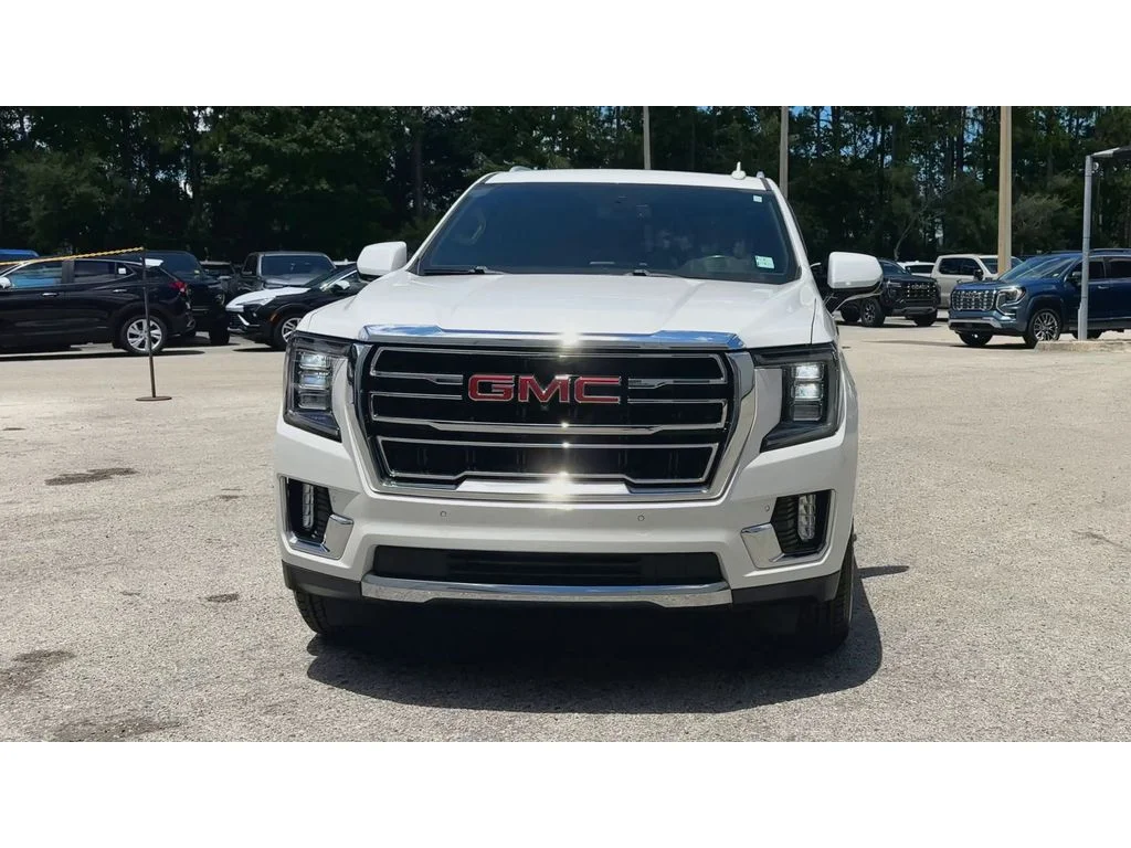 Certified Used 2022 White Frost Tricoat GMC SLT image 3