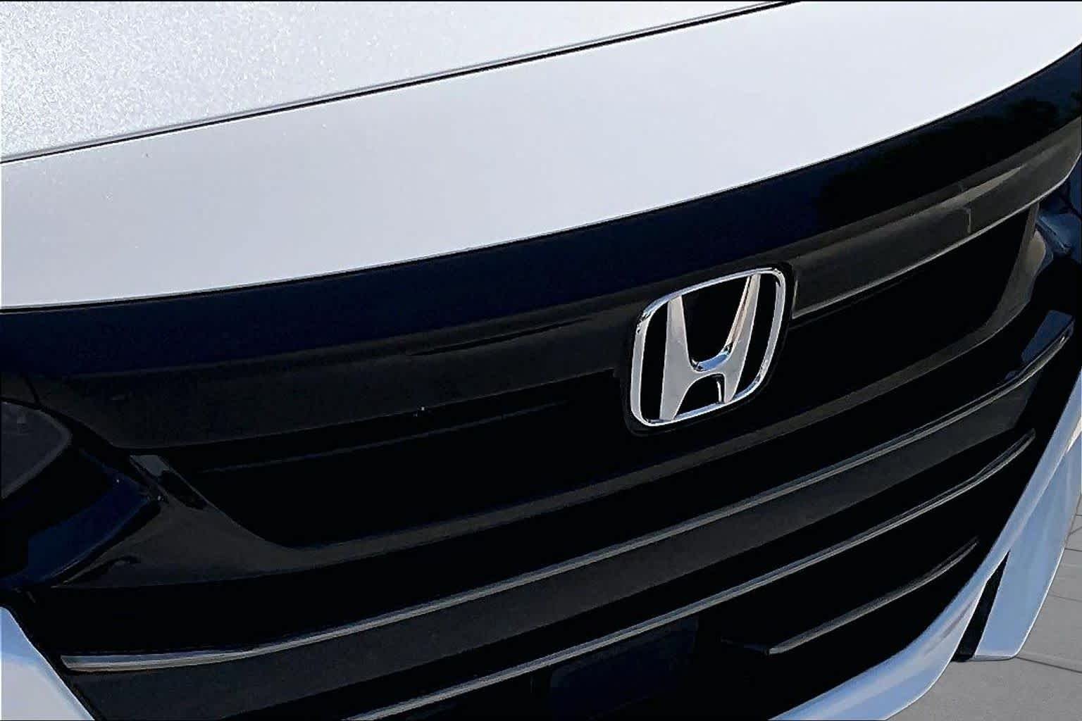 Used 2021 Platinum White Pearl Honda Sport SE image 29