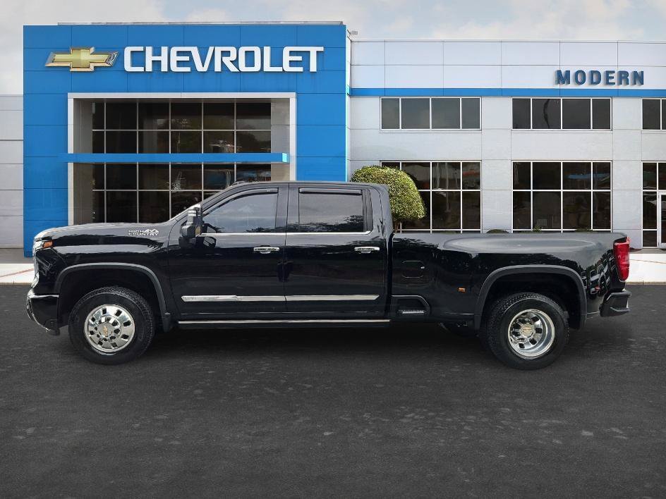 Used 2024 Black Chevrolet High Country image 2